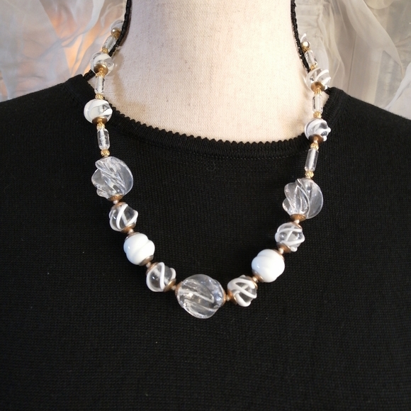 Vintage Art Glass Beaded White Swirl Necklace Gold Tone Spacers Rare - Picture 3 of 5
